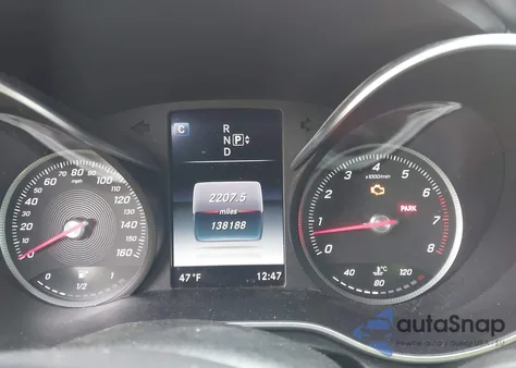 2015 Mercedes-Benz C 300 Sport 4Matic z USA, uszkodzony, nr VIN 55SWF4KB7FU071252